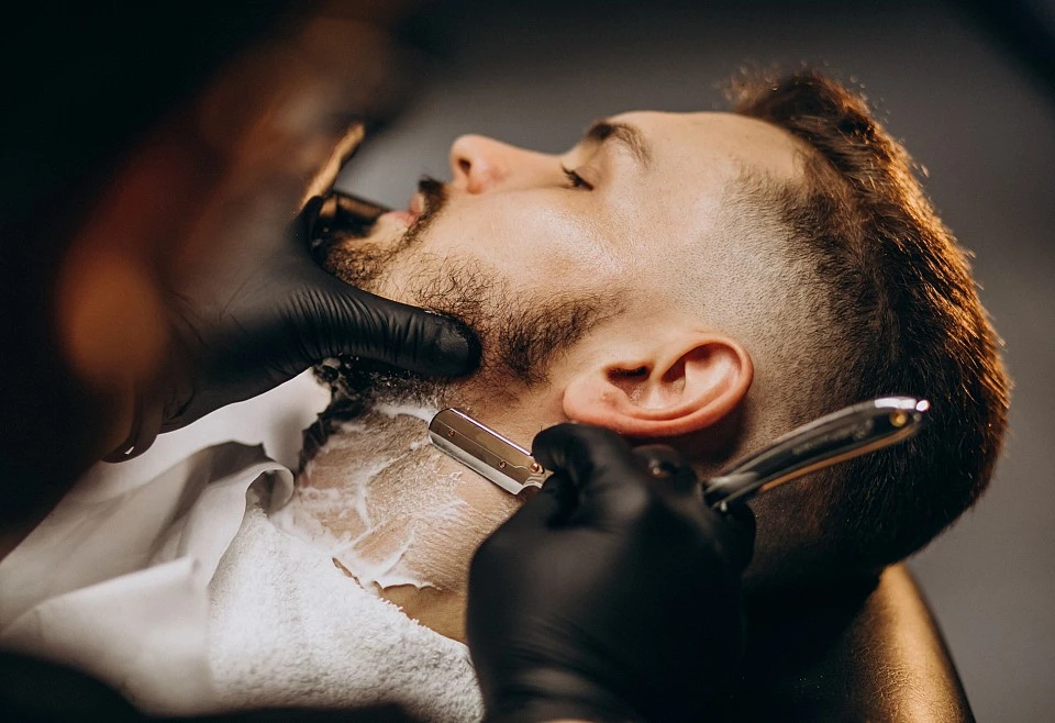 Barbería y cuidado masculino