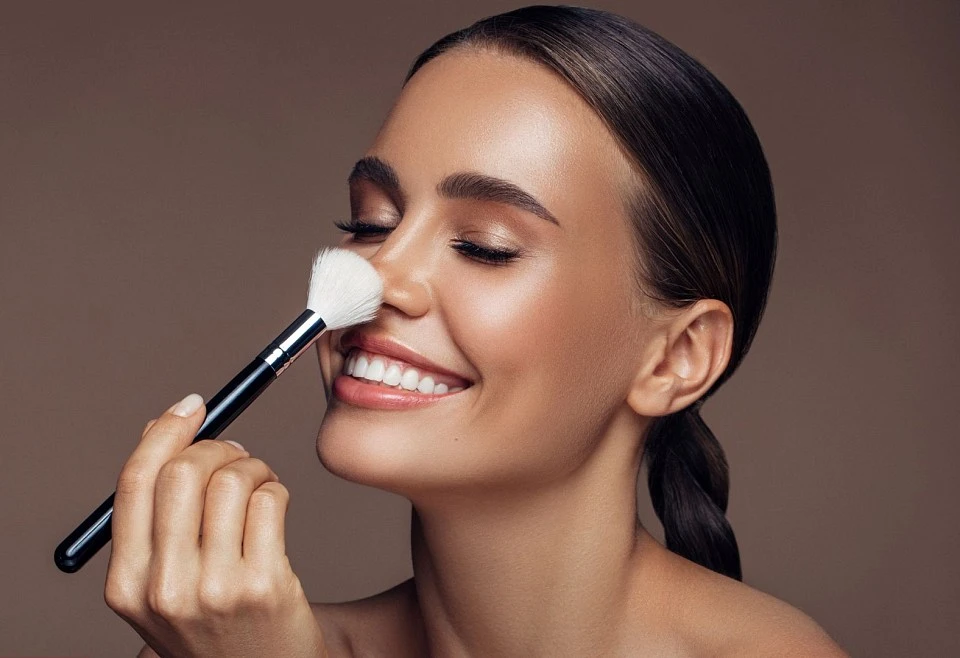 Lo último en maquillaje y cuidado personal Lo último en maquillaje y cuidado personal